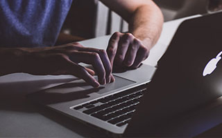 配资论坛网:手机股票怎么开户流程-市值蒸发5000亿美元后 特斯拉全面转型！马斯克豪赌机器人：五年内年产100万台